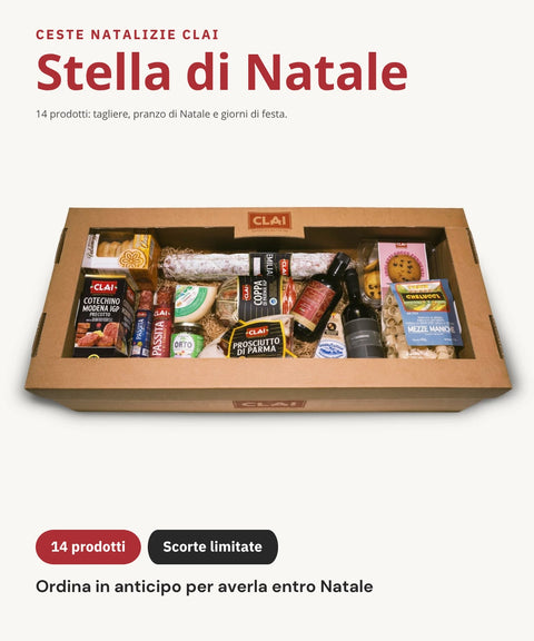 Cesta Natalizia Stella di Natale CLAI con Prosciutto di Parma a tranci, salami, coppa, cotechino, Parmigiano Reggiano, vino e olio